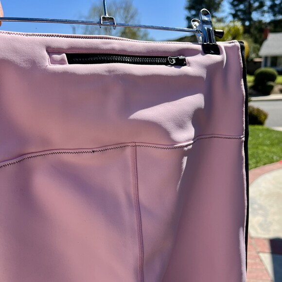 NWT Solid and Striped Sport Soleil Zip Front Leggings Pink Black Size Medium - Picture 8 of 9
